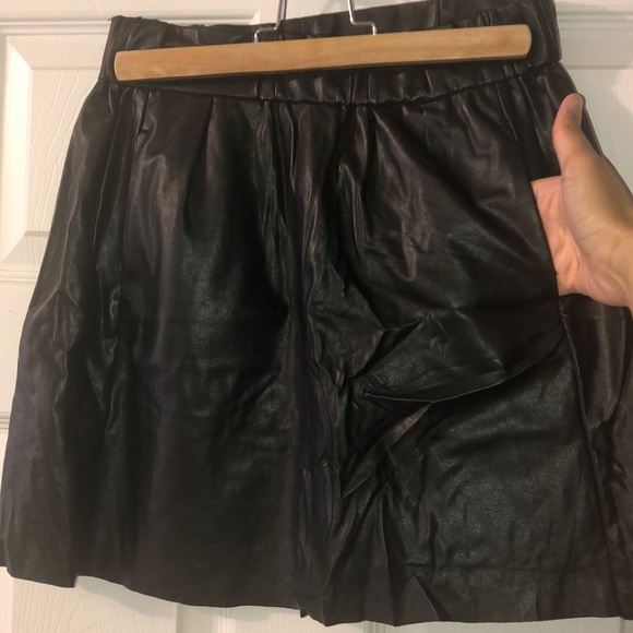 Aritzia Wilfred Free faux leather skirt - Picture 2 of 4
